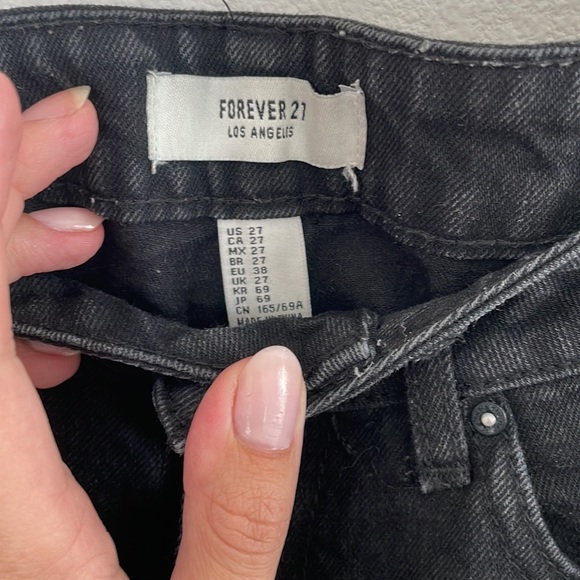 Forever 21 black denim shorts size 27 - Picture 3 of 3